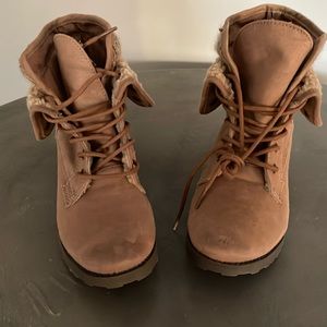 Rock and candy boot new never worn. Fur upper suede shoe.